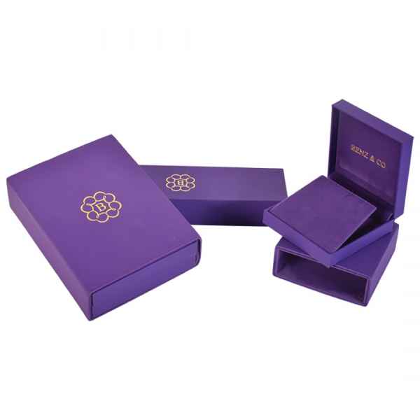 צילום קופסאות מהודרות עם הטבעת לוגו